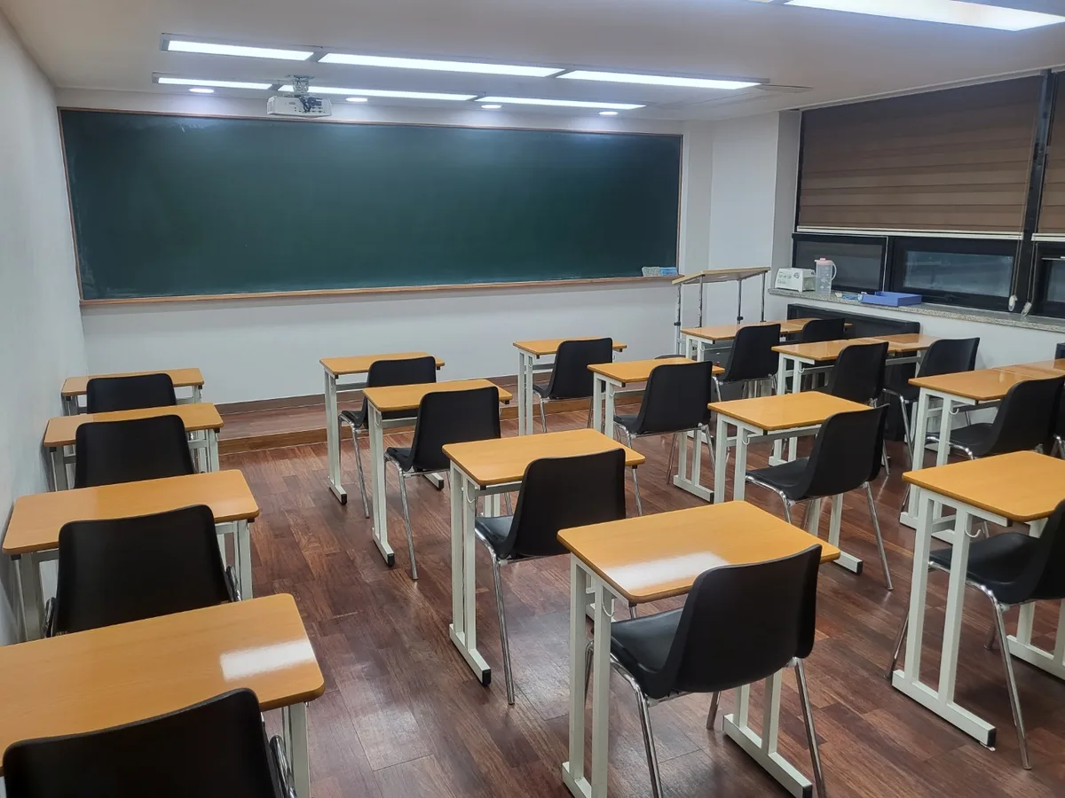 안동시 명륜동 스터디룸 미팅룸 장비 주변 정밀 위생청소 사례 - 행진크린